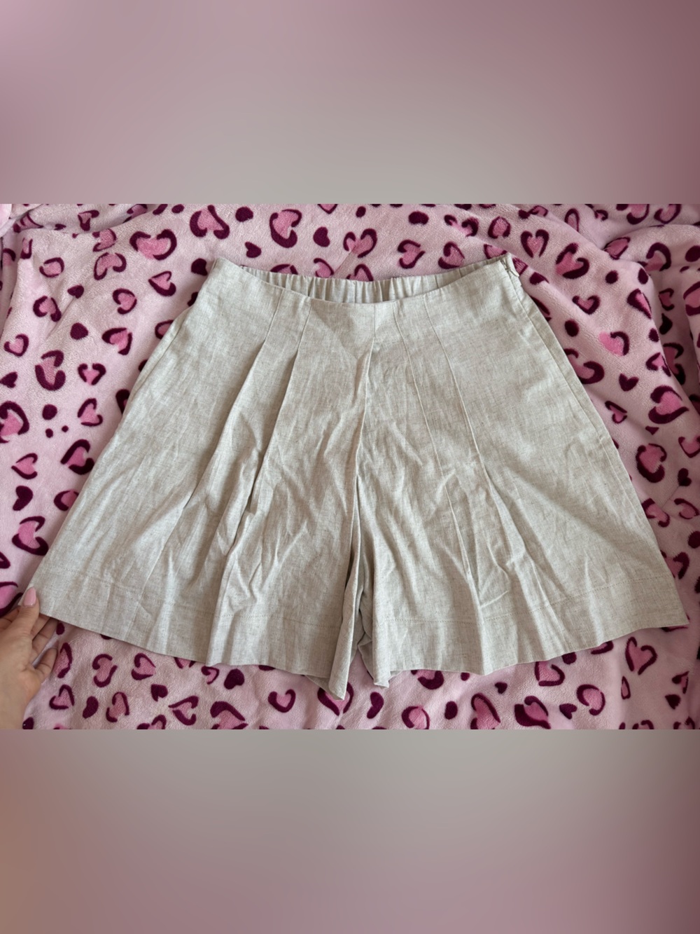 Banana Republic Natural Linen-Blend Pleated Bermuda Shorts Small